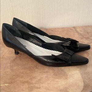 Isabella Fiore Black Heels with Bow Accent